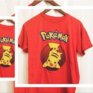 Pokémon Pikachu Red Graphic Character Tee - Large